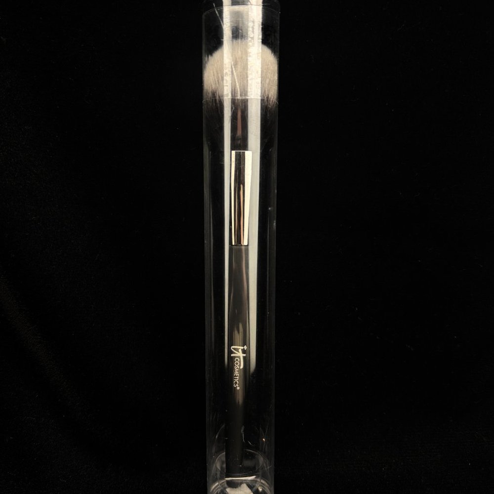 IT Cosmetics Heavenly Luxe Radiance Wand Brush No. 14